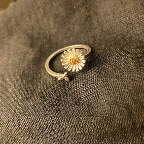 Daisy ring - Picture 2 of 2